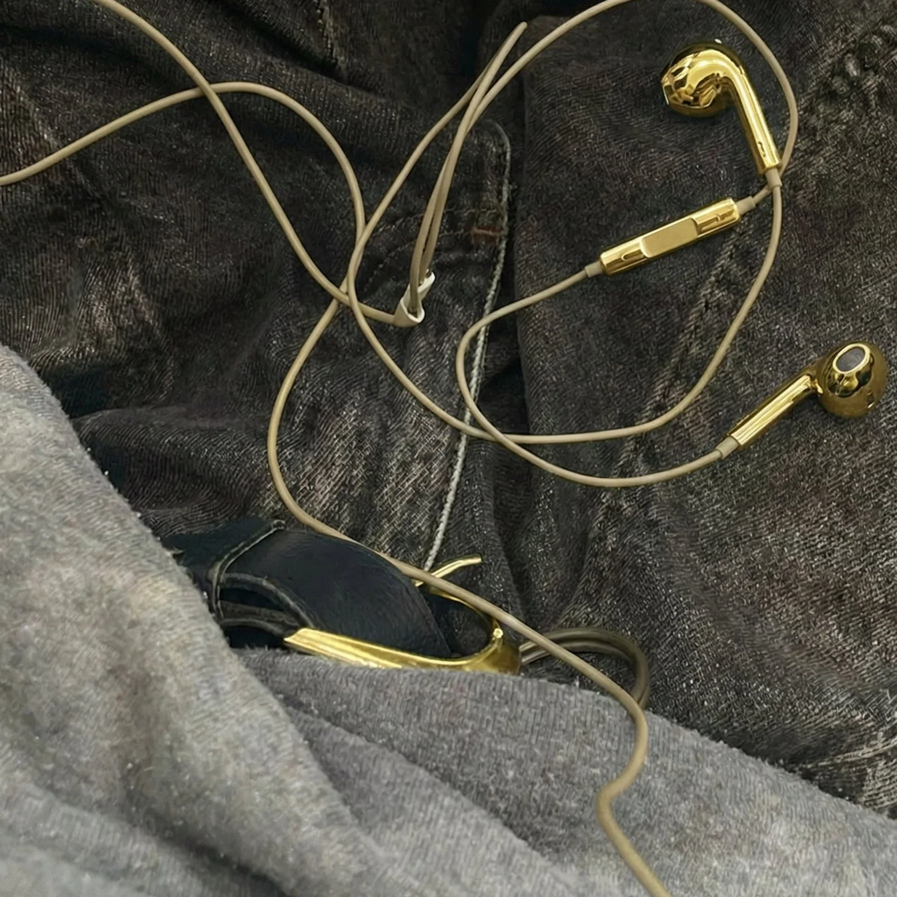 Chrome Finished Wired Earbuds - Image 6